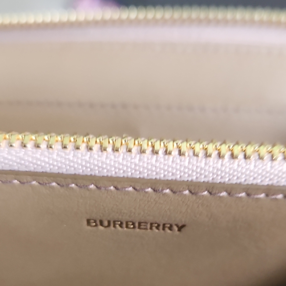 Burberry Chestnut Beige Checkered Zip Wallet - Picture 4 of 6